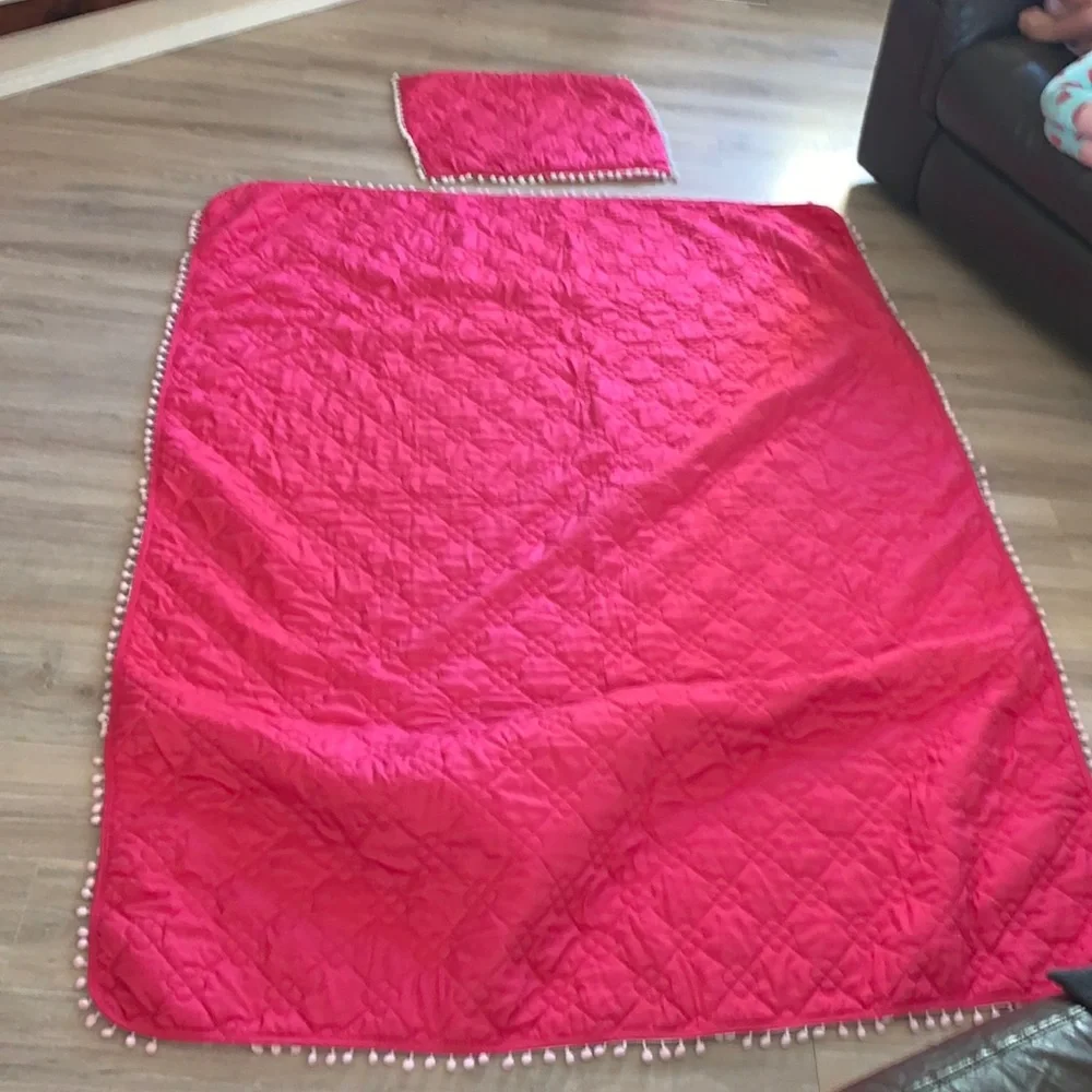 Pink with tassels matching pillowcase & comforter set